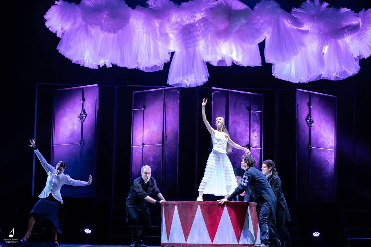 «Ромео и Джульетту» в современном стиле поставили в Иркутском музыкальном театре «Ромео и Джульетту» в современном стиле поставили в Иркутском музыкальном театре