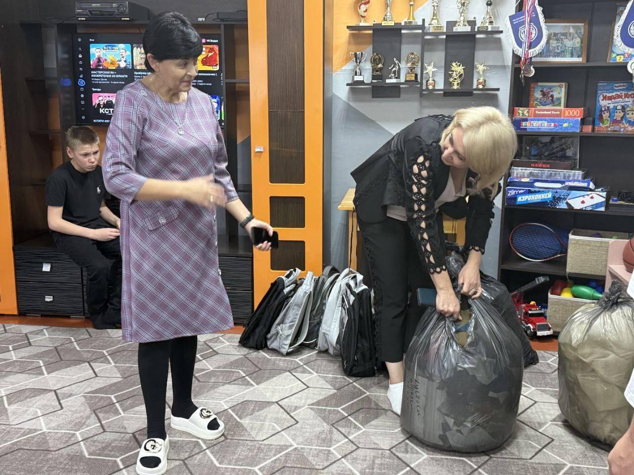 Дети из Тайшета передали гуманитарную помощь на СВО Дети из Тайшета передали гуманитарную помощь на СВО