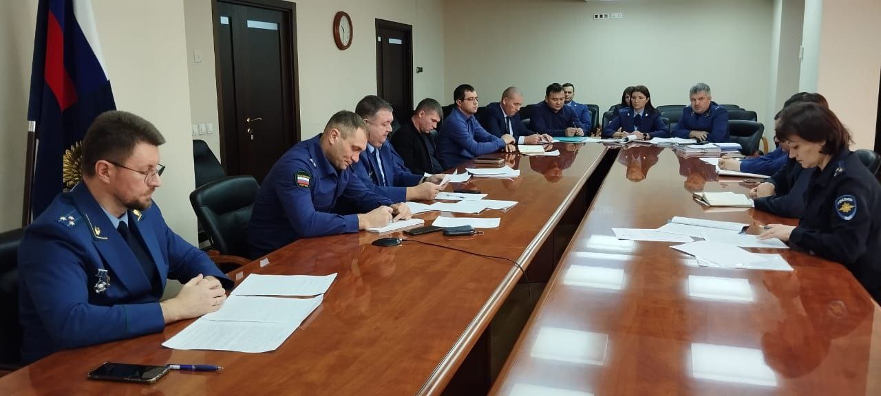 В прокуратуре Иркутской области на межведомственном совещании обсуждены вопросы раскрываемости преступлений, совершенных в лесопромышленном комплексе