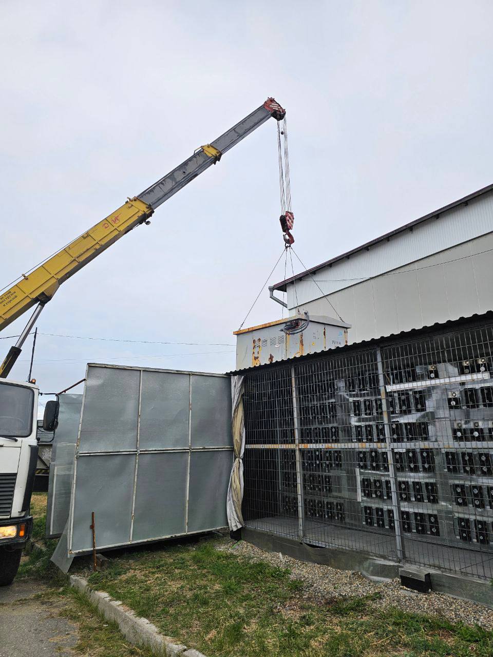 Ущерб почти на 9 млн рублей намайнили добытчики крипты в Иркутской области — они незаконно подключили ферму с 404 устройствами к сети энергетической компании Ущерб почти на 9 млн рублей намайнили добытчики крипты в Иркутской области — они незаконно подключили ферму с 404 устройствами к сети энергетической компании