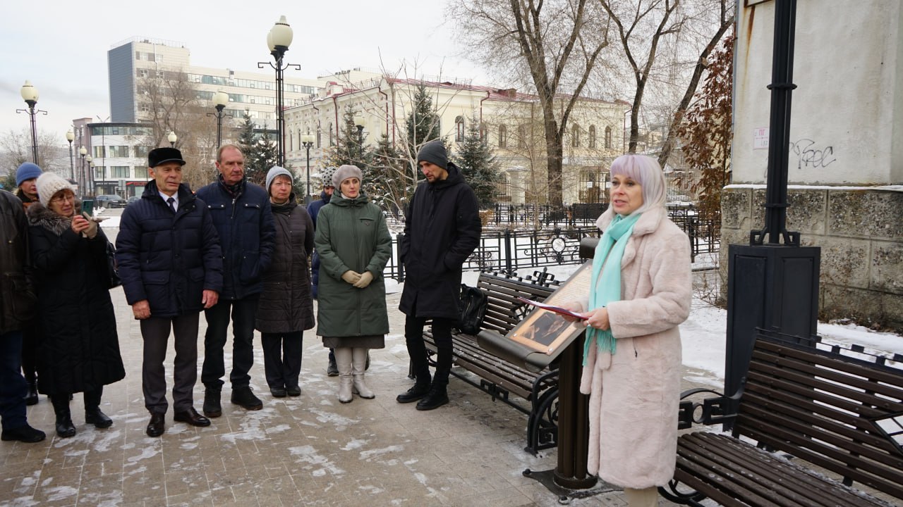 В сквере Лебединского на улице Карла Маркса в Иркутске установили пюпитр В сквере Лебединского на улице Карла Маркса в Иркутске установили пюпитр