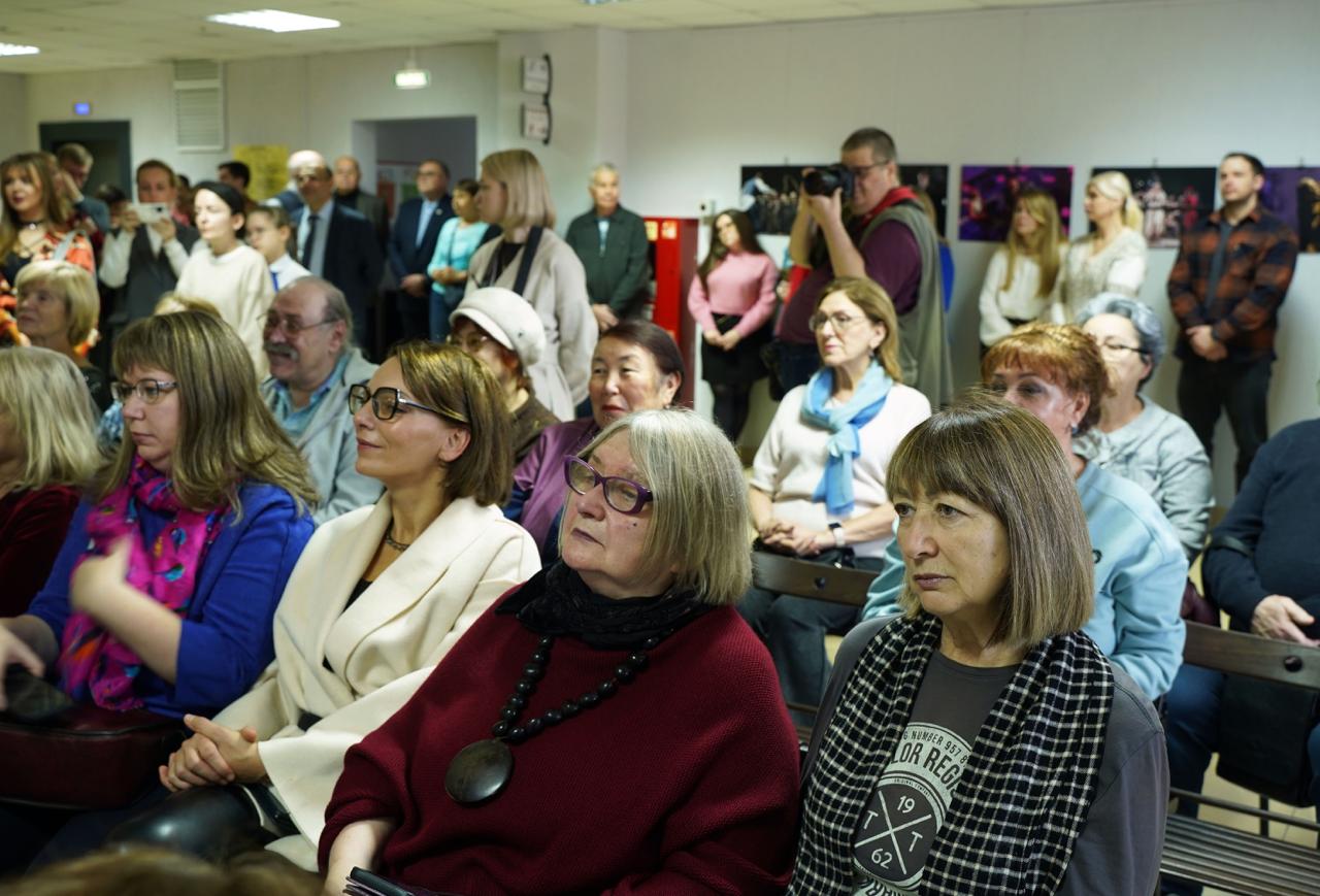 Аншлаг на выставке фотографий Анатолия Бызова в Иркутске Аншлаг на выставке фотографий Анатолия Бызова в Иркутске