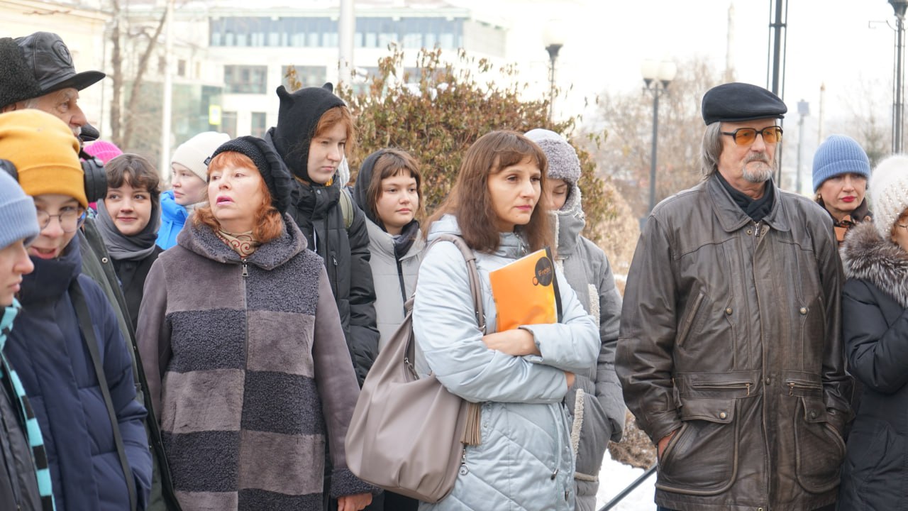 В сквере Лебединского на улице Карла Маркса в Иркутске установили пюпитр В сквере Лебединского на улице Карла Маркса в Иркутске установили пюпитр