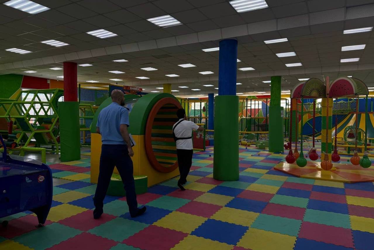 В Забайкалье прокуратура помогла матери добиться компенсации после травмы ребенка в развлекательном центре