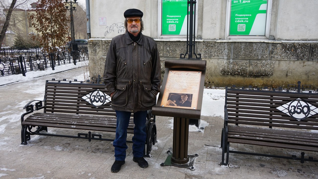 В сквере Лебединского на улице Карла Маркса в Иркутске установили пюпитр В сквере Лебединского на улице Карла Маркса в Иркутске установили пюпитр
