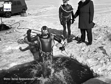#архив_ТАСС_Сибирь. Водолазы Лимнологического института СО АН СССР исследуют глубины озера Байкал