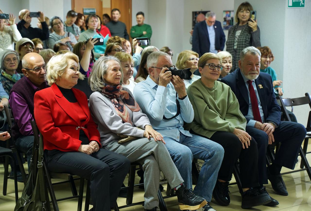 Аншлаг на выставке фотографий Анатолия Бызова в Иркутске Аншлаг на выставке фотографий Анатолия Бызова в Иркутске