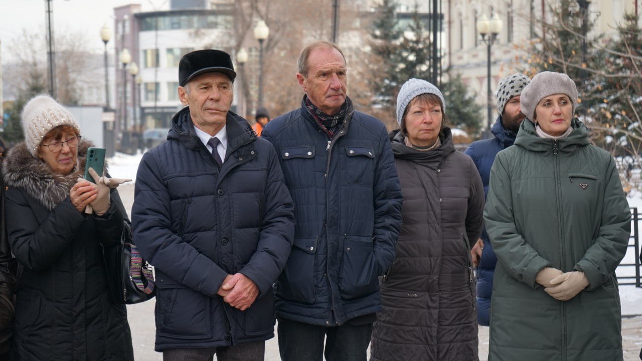 В сквере Лебединского на улице Карла Маркса в Иркутске установили пюпитр В сквере Лебединского на улице Карла Маркса в Иркутске установили пюпитр