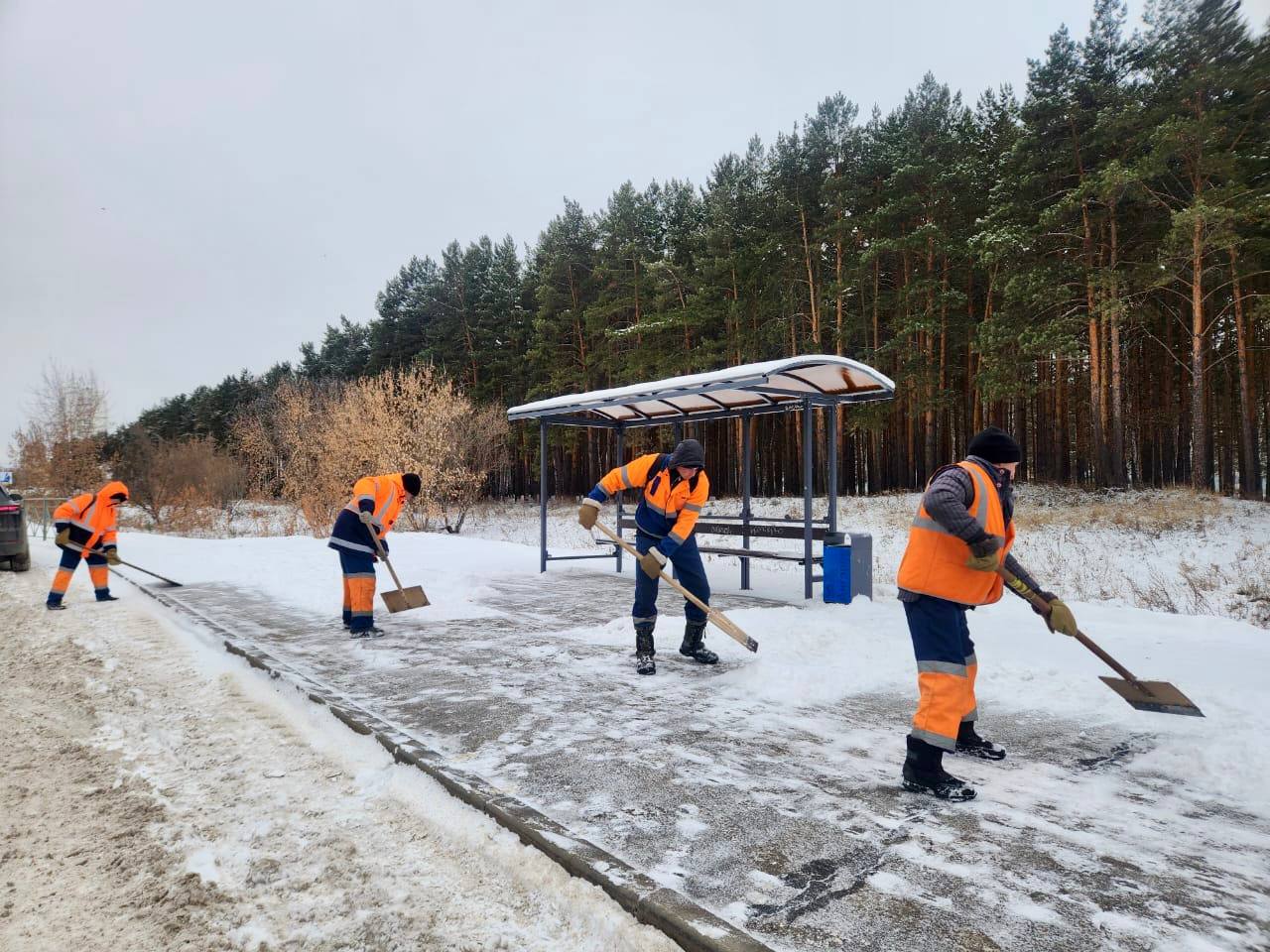 В Ангарске чистят улицы после снегопада Сегодня, 14 ноября, во время снегопада подрядчики начали обработку проезжих частей противогололедным материалом с основных улиц с наиболее интенсивным движением. Это помогает... В Ангарске чистят улицы после снегопада Сегодня, 14 ноября, во время снегопада подрядчики начали обработку проезжих частей противогололедным материалом с основных улиц с наиболее интенсивным движением. Это помогает...