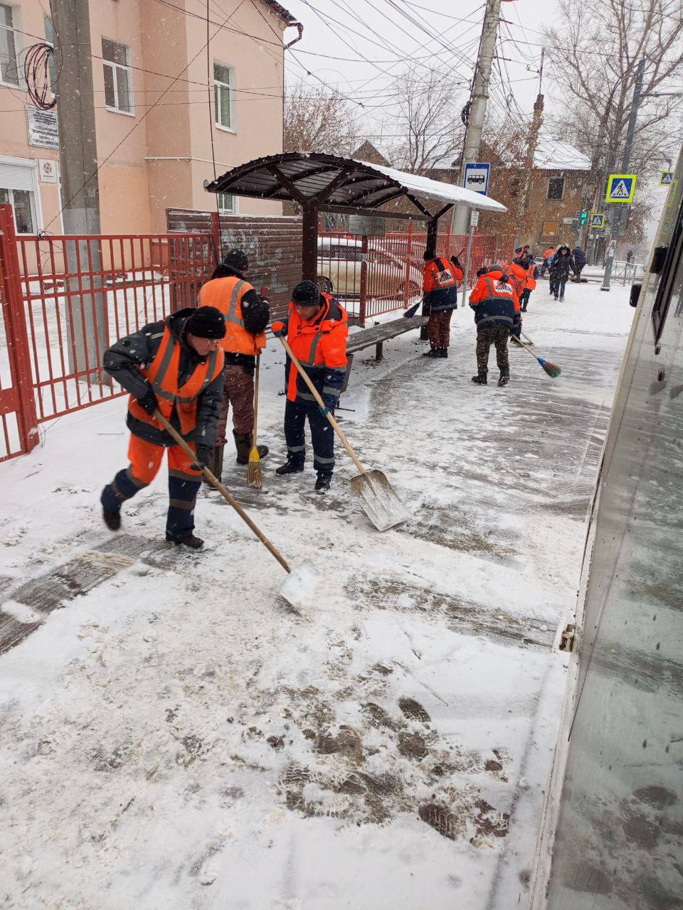 В Иркутске из-за обильного снегопада усилены мероприятия по очистке городских улиц В Иркутске из-за обильного снегопада усилены мероприятия по очистке городских улиц