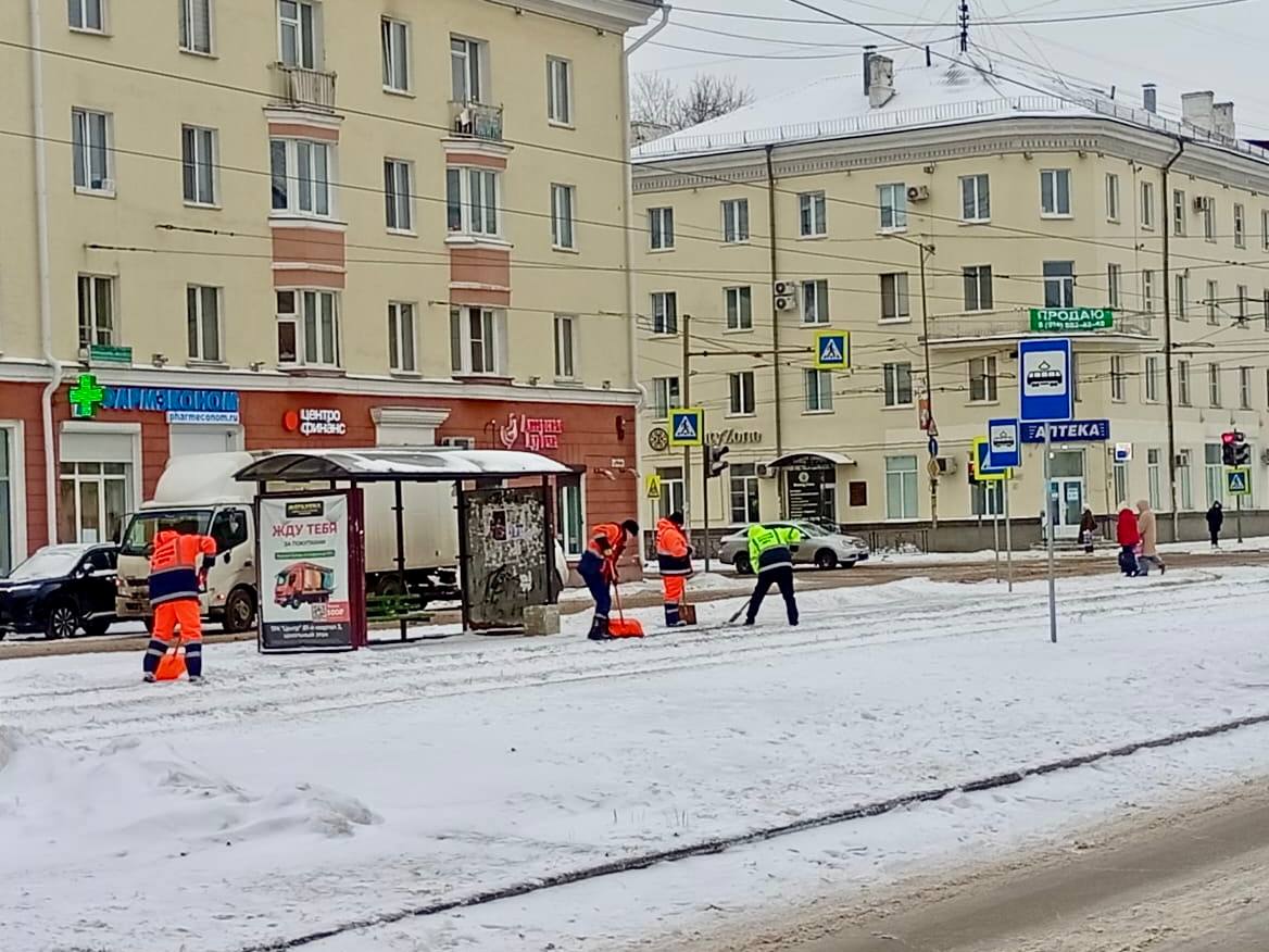 В Ангарске чистят улицы после снегопада Сегодня, 14 ноября, во время снегопада подрядчики начали обработку проезжих частей противогололедным материалом с основных улиц с наиболее интенсивным движением. Это помогает... В Ангарске чистят улицы после снегопада Сегодня, 14 ноября, во время снегопада подрядчики начали обработку проезжих частей противогололедным материалом с основных улиц с наиболее интенсивным движением. Это помогает...