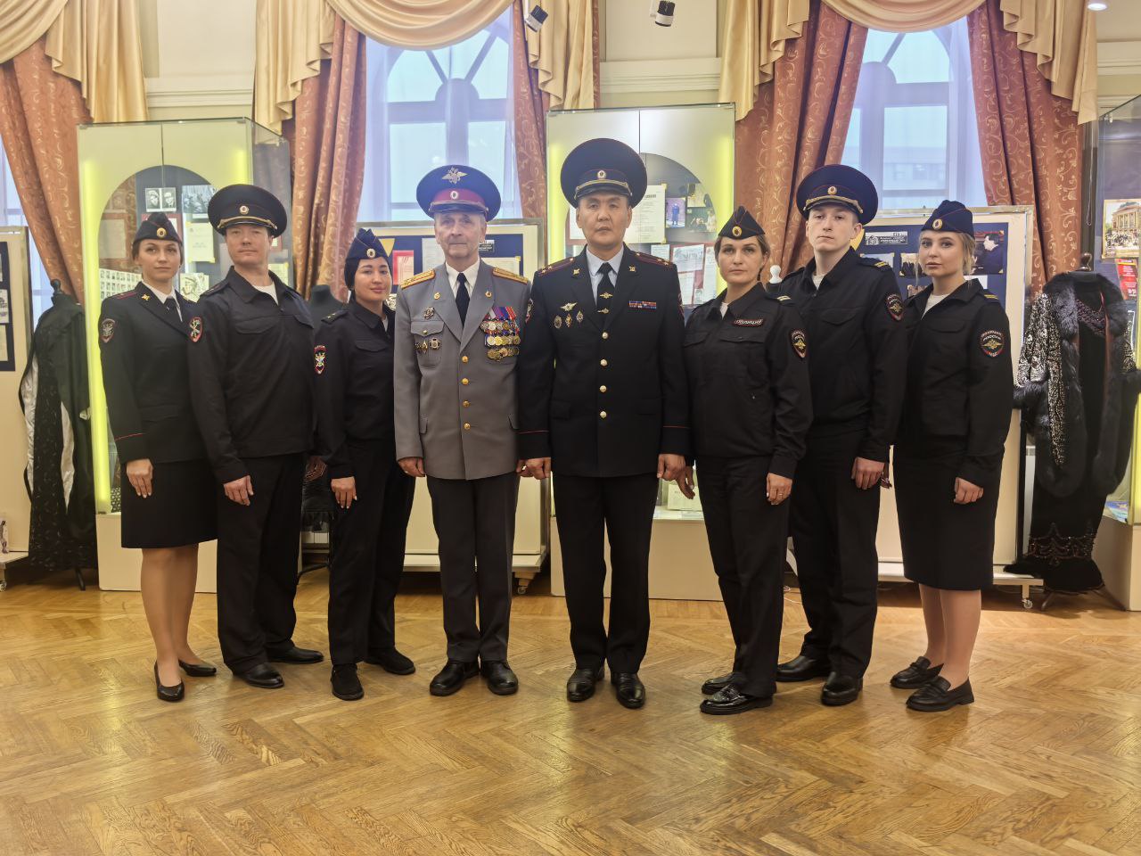 Торжественная церемония принятия присяги новыми сотрудниками транспортной полиции прошла сегодня в музее истории г. Иркутска им. А.М.Сибирякова Торжественная церемония принятия присяги новыми сотрудниками транспортной полиции прошла сегодня в музее истории г. Иркутска им. А.М.Сибирякова