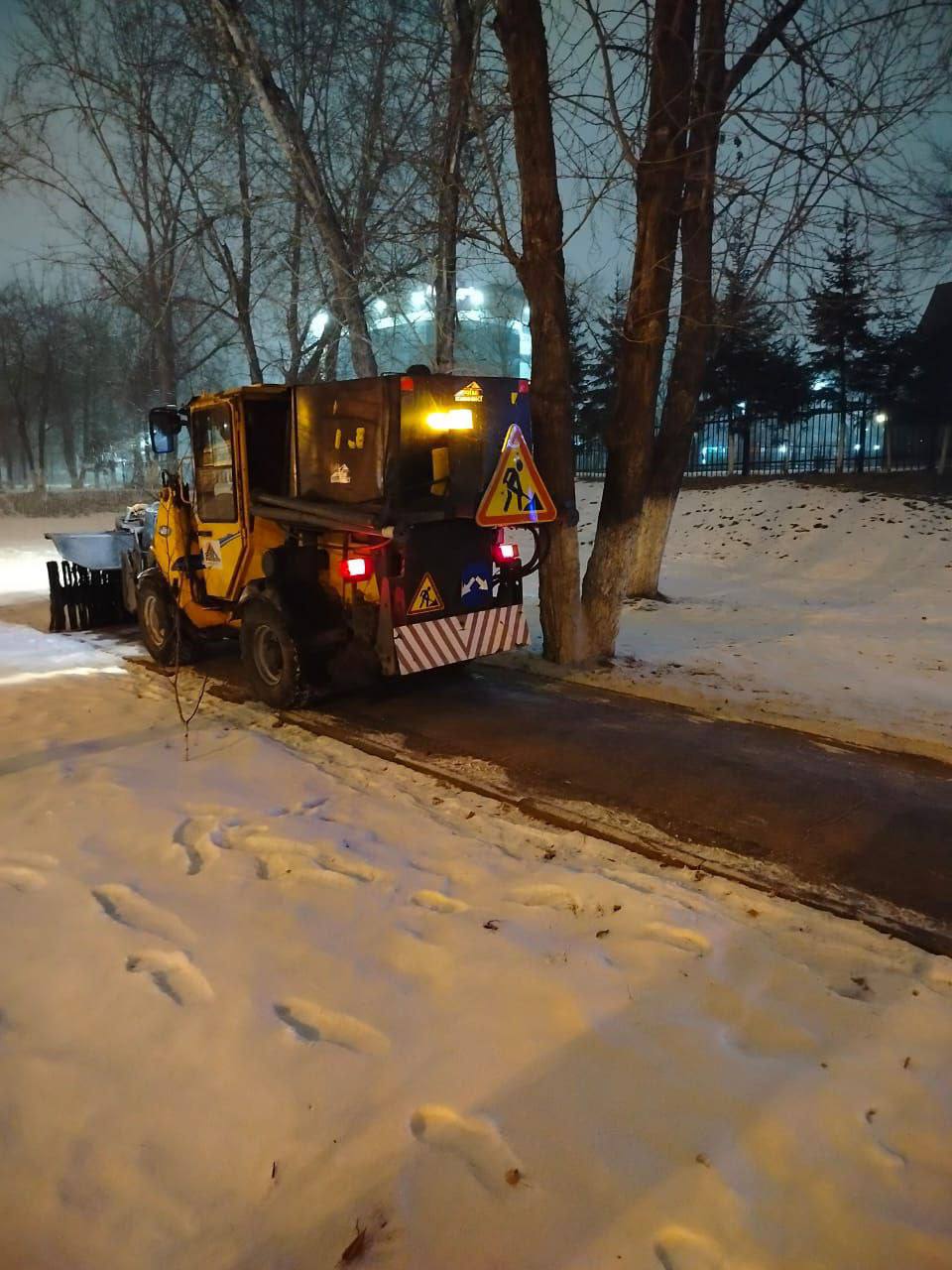 В Иркутске из-за обильного снегопада усилены мероприятия по очистке городских улиц