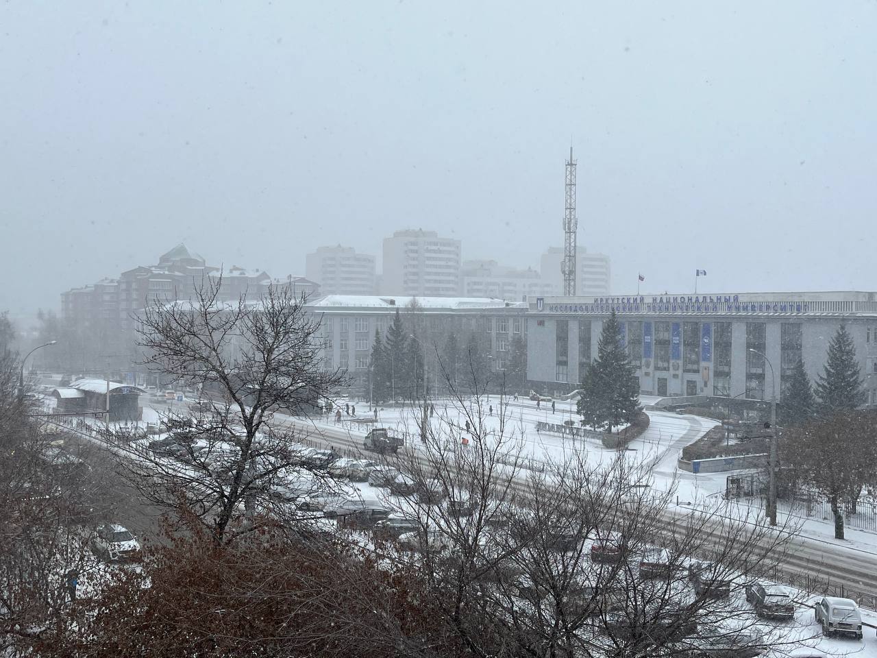 Настоящая зима ворвалась в Приангарье! За несколько часов регион превратился в белую сказку с пробками и хлопотами Настоящая зима ворвалась в Приангарье! За несколько часов регион превратился в белую сказку с пробками и хлопотами