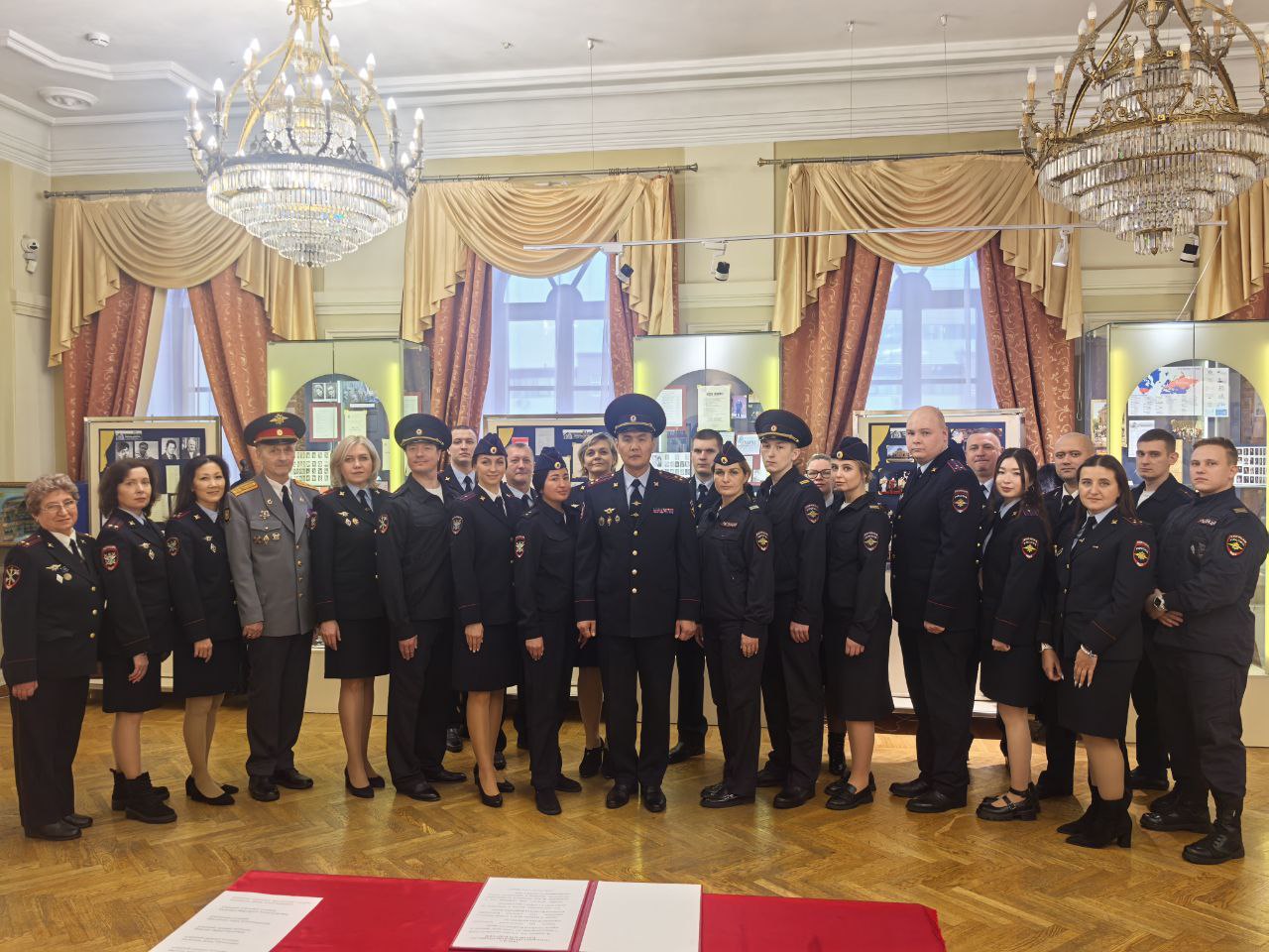 Торжественная церемония принятия присяги новыми сотрудниками транспортной полиции прошла сегодня в музее истории г. Иркутска им. А.М.Сибирякова Торжественная церемония принятия присяги новыми сотрудниками транспортной полиции прошла сегодня в музее истории г. Иркутска им. А.М.Сибирякова