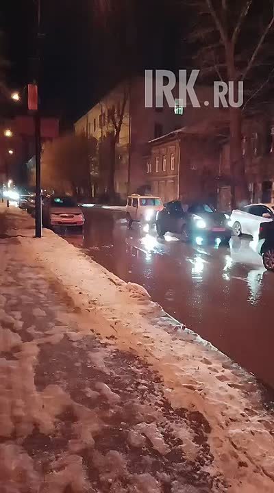 Коммунальная авария на пересечении улиц Дзержинского и Декабрьских Событий произошла в Иркутске