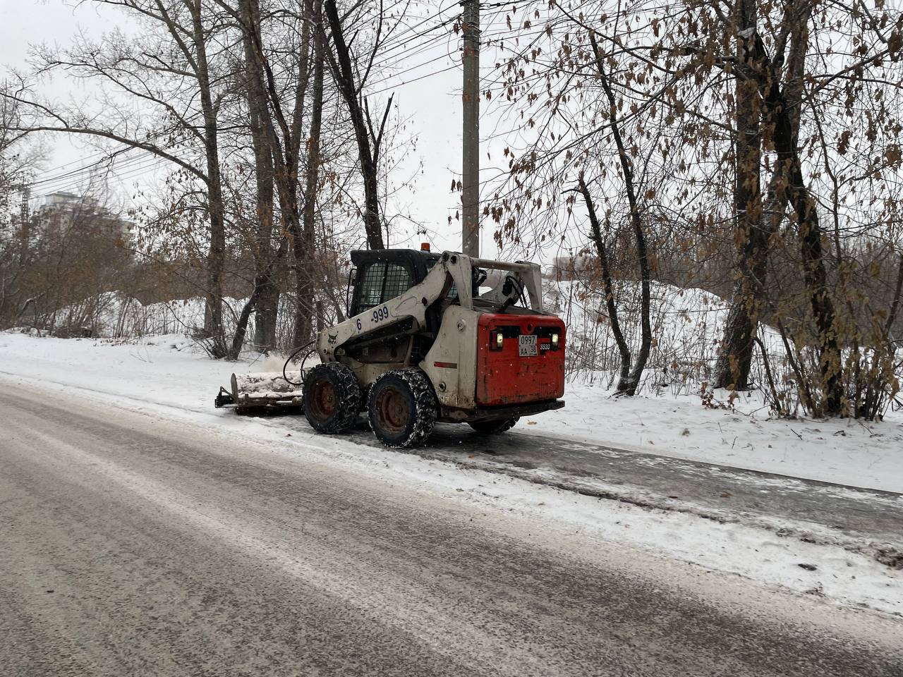 В Иркутске из-за обильного снегопада усилены мероприятия по очистке городских улиц В Иркутске из-за обильного снегопада усилены мероприятия по очистке городских улиц