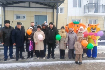 Жителям Нижнеудинска вручены ключи от 65 новых квартир по программе переселения из аварийного жилья