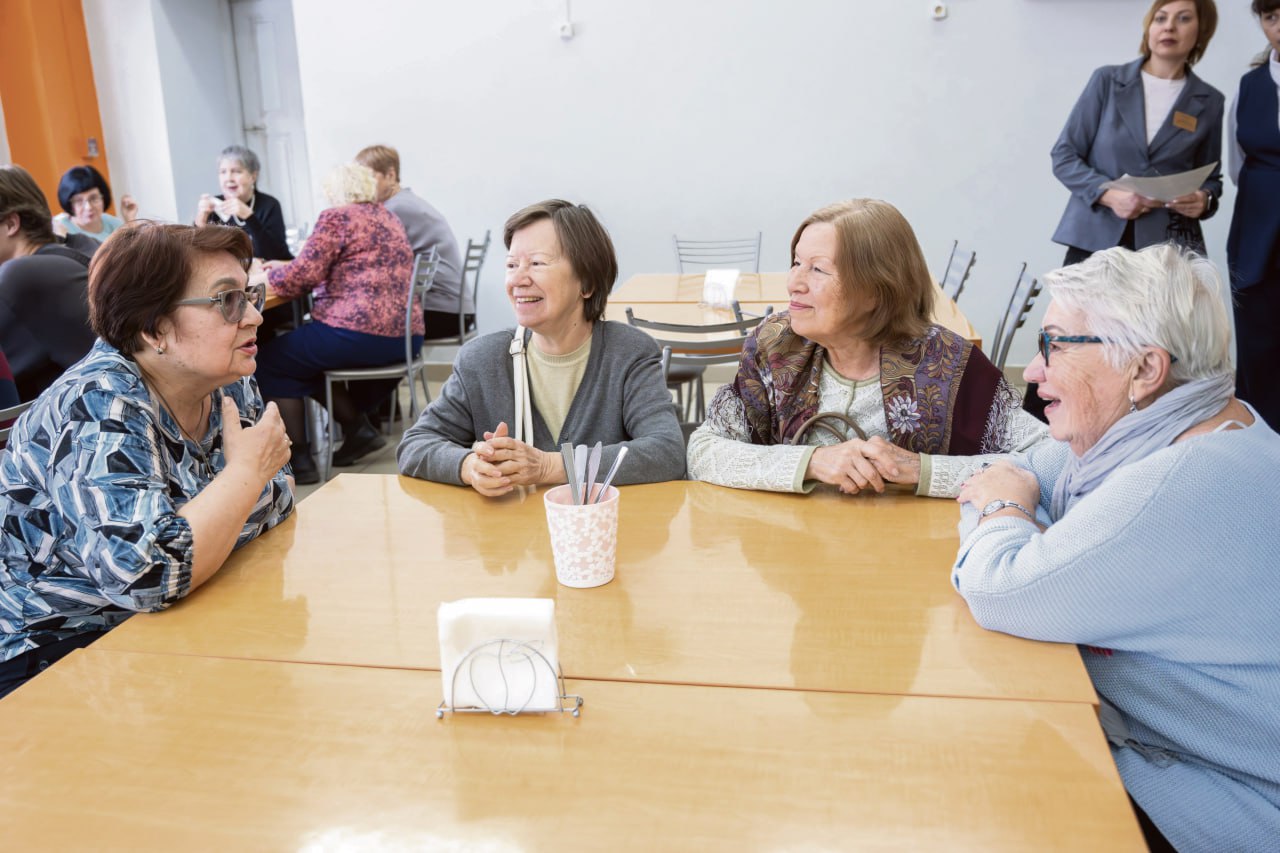 В прошлую субботу в актовом зале школы № 15 прошла необычная линейка: вынос флага, гимн России, приветственные речи, а после ученики разошлись на уроки В прошлую субботу в актовом зале школы № 15 прошла необычная линейка: вынос флага, гимн России, приветственные речи, а после ученики разошлись на уроки