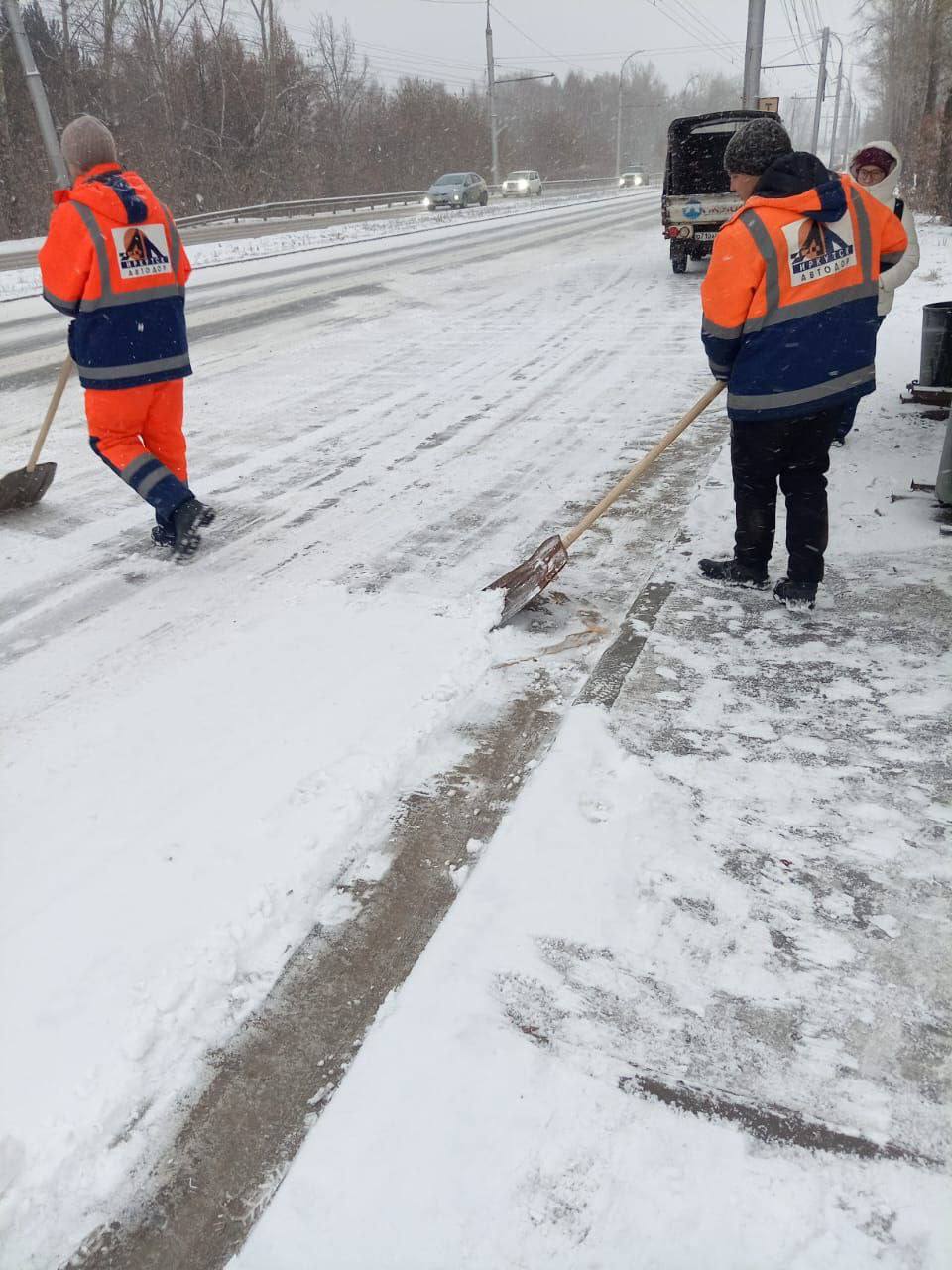 В Иркутске из-за обильного снегопада усилены мероприятия по очистке городских улиц В Иркутске из-за обильного снегопада усилены мероприятия по очистке городских улиц