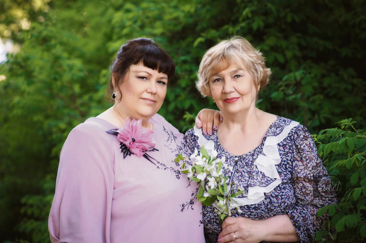 В прошлую субботу в актовом зале школы № 15 прошла необычная линейка: вынос флага, гимн России, приветственные речи, а после ученики разошлись на уроки В прошлую субботу в актовом зале школы № 15 прошла необычная линейка: вынос флага, гимн России, приветственные речи, а после ученики разошлись на уроки