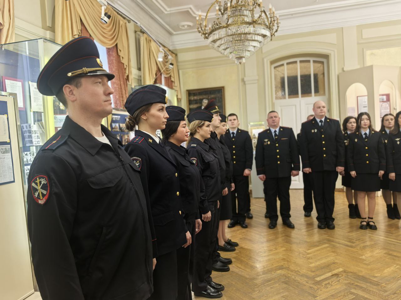 Торжественная церемония принятия присяги новыми сотрудниками транспортной полиции прошла сегодня в музее истории г. Иркутска им. А.М.Сибирякова Торжественная церемония принятия присяги новыми сотрудниками транспортной полиции прошла сегодня в музее истории г. Иркутска им. А.М.Сибирякова