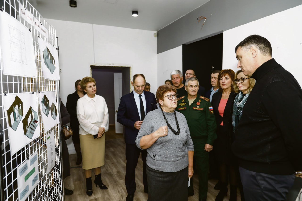 Иркутск — один из немногих городов России, где уже полвека школьники несут «Вахту Памяти» у мемориала «Вечный огонь» Иркутск — один из немногих городов России, где уже полвека школьники несут «Вахту Памяти» у мемориала «Вечный огонь»