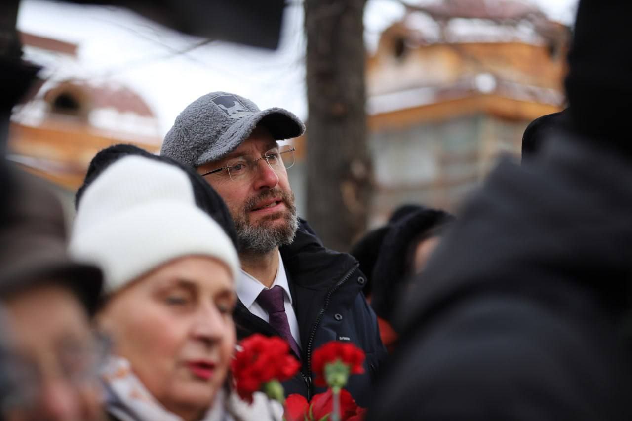 Неповторимые Тевье и Голда: в Иркутске открыли памятник народным артистам Виталию Венгеру и Наталии Королевой Неповторимые Тевье и Голда: в Иркутске открыли памятник народным артистам Виталию Венгеру и Наталии Королевой