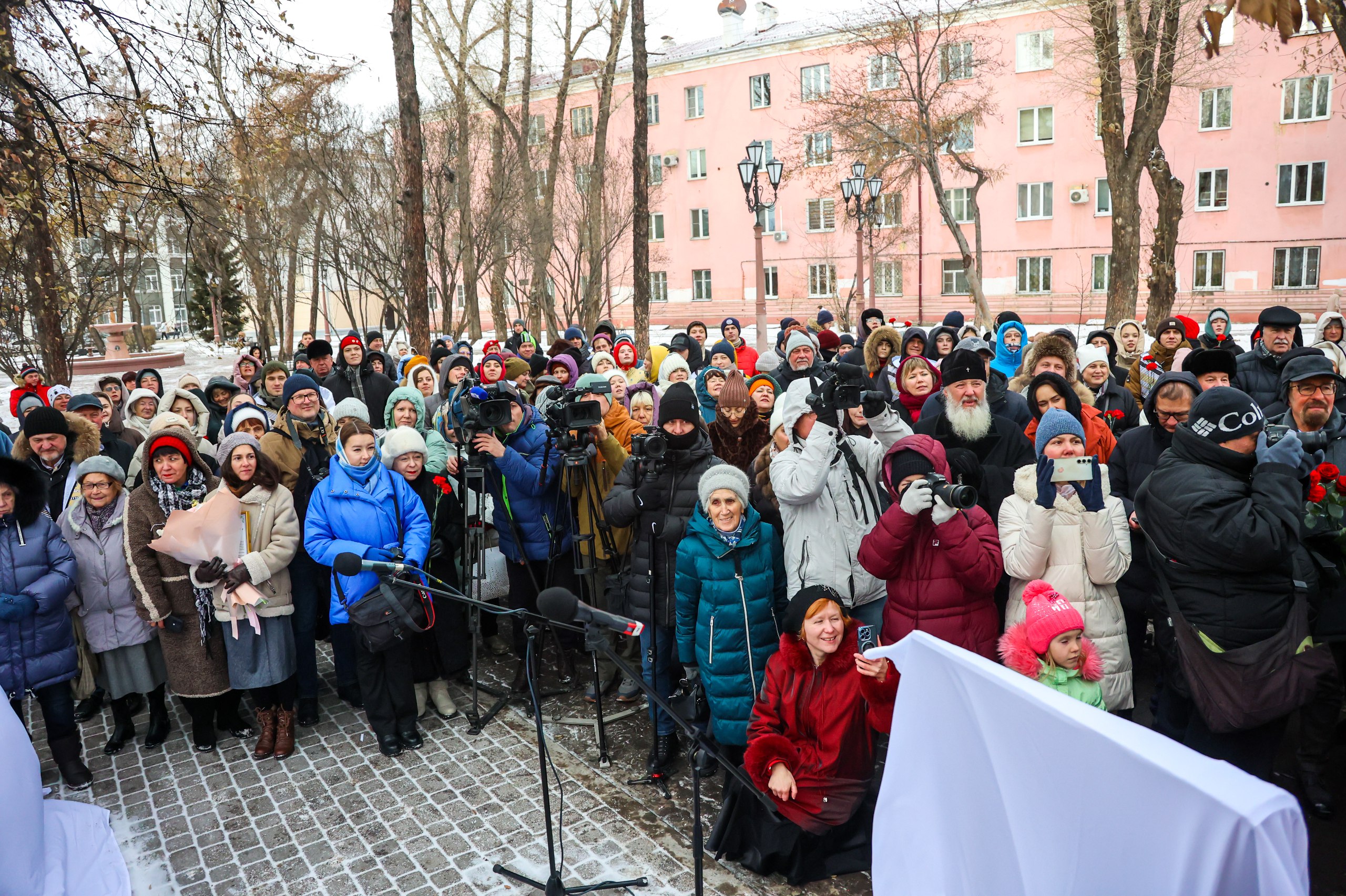 В Иркутске открыли памятник народным артистам России Виталию Венгеру и Наталии Королёвой В Иркутске открыли памятник народным артистам России Виталию Венгеру и Наталии Королёвой