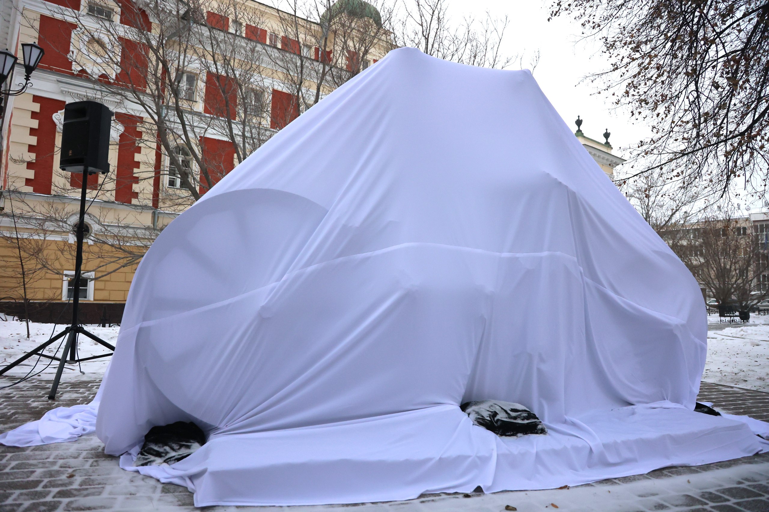 В Иркутске открыли памятник народным артистам России Виталию Венгеру и Наталии Королёвой В Иркутске открыли памятник народным артистам России Виталию Венгеру и Наталии Королёвой