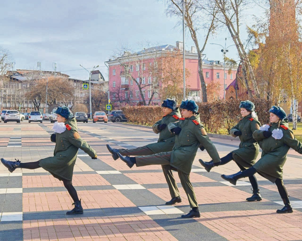 Иркутск — один из немногих городов России, где уже полвека школьники несут «Вахту Памяти» у мемориала «Вечный огонь»