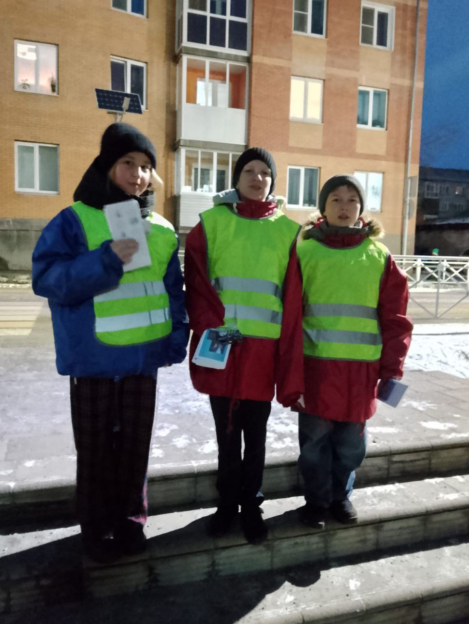 «Стань заметен!» - юидовцы и госавтоинспекторы в Слюдянском районе призвали пешеходов к безопасности на дороге «Стань заметен!» - юидовцы и госавтоинспекторы в Слюдянском районе призвали пешеходов к безопасности на дороге