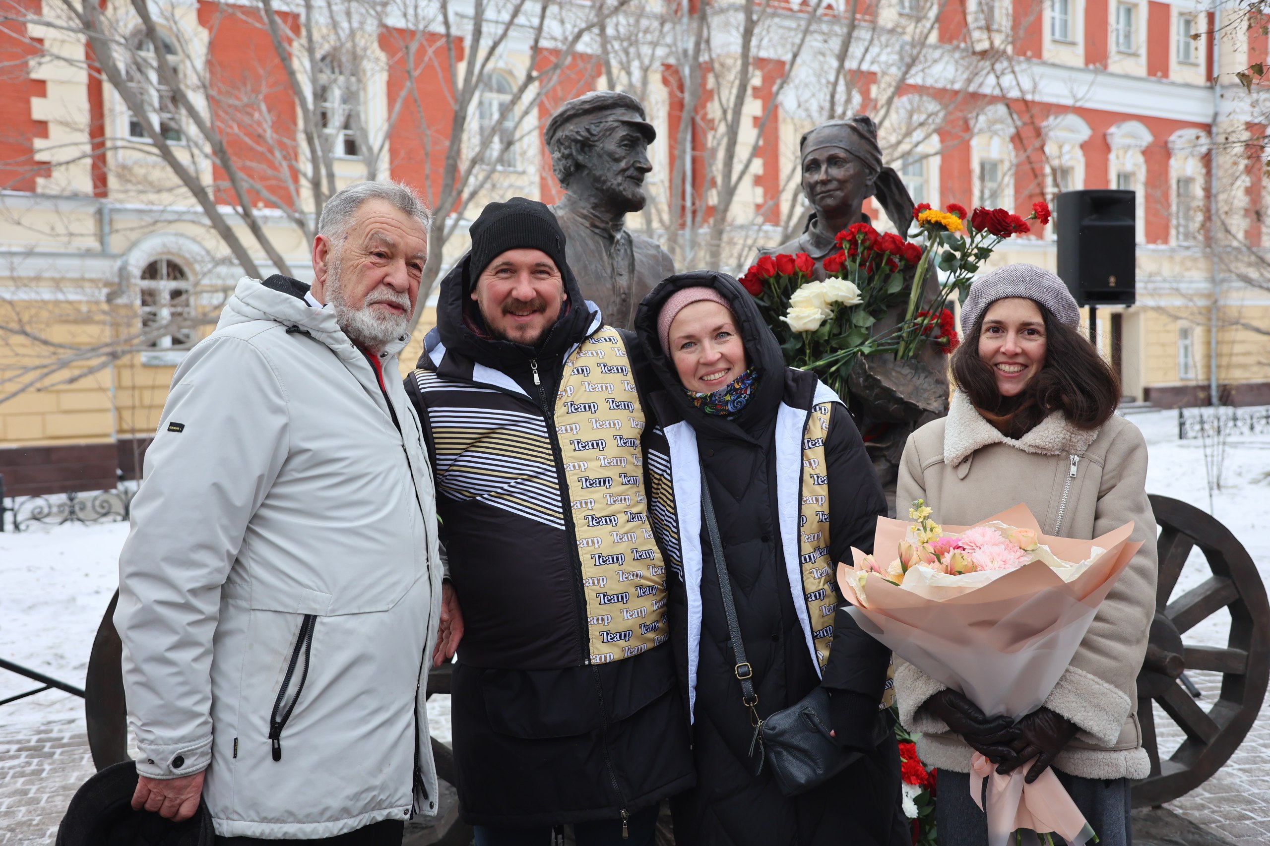 В Иркутске открыли памятник народным артистам России Виталию Венгеру и Наталии Королёвой В Иркутске открыли памятник народным артистам России Виталию Венгеру и Наталии Королёвой