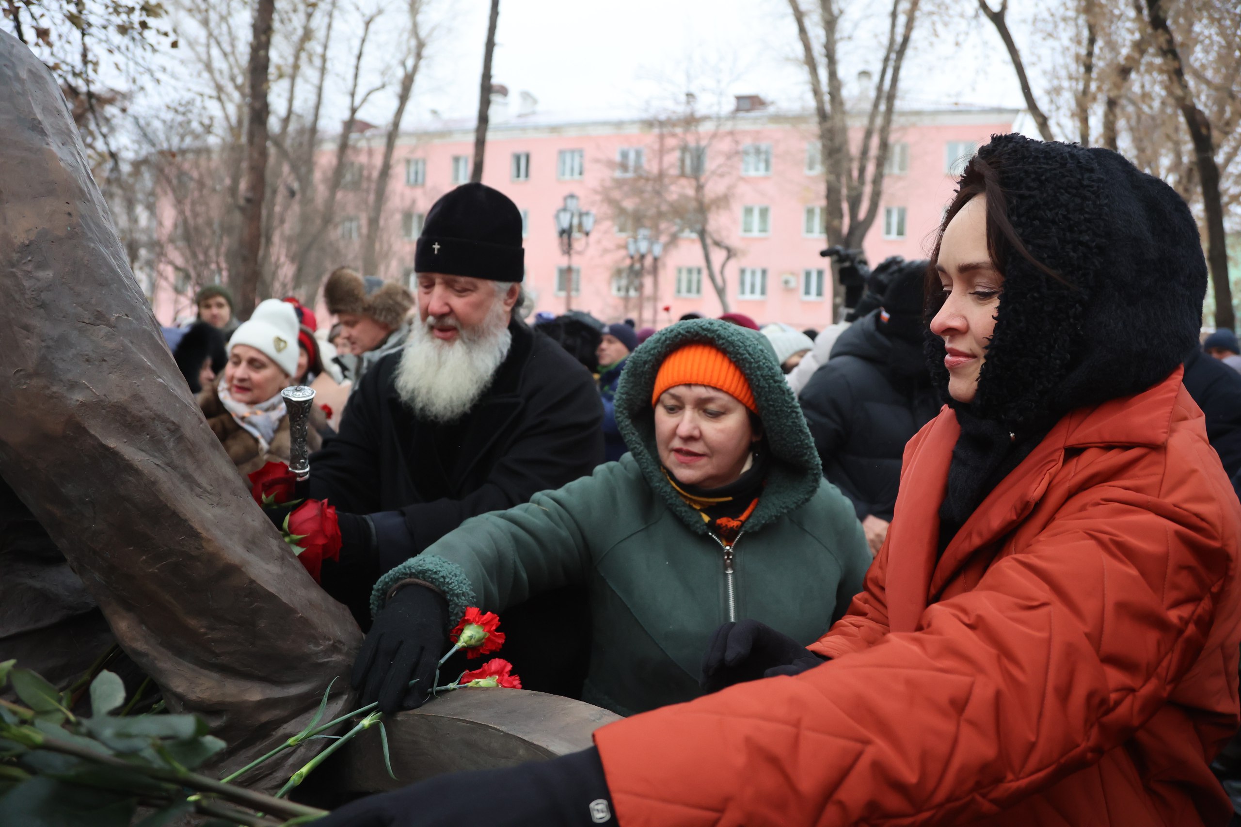 В Иркутске открыли памятник народным артистам России Виталию Венгеру и Наталии Королёвой В Иркутске открыли памятник народным артистам России Виталию Венгеру и Наталии Королёвой
