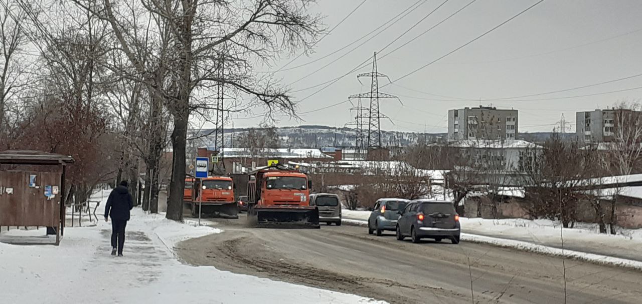 В выходные продолжается уборка дорог и тротуаров во всех районах Иркутска В выходные продолжается уборка дорог и тротуаров во всех районах Иркутска