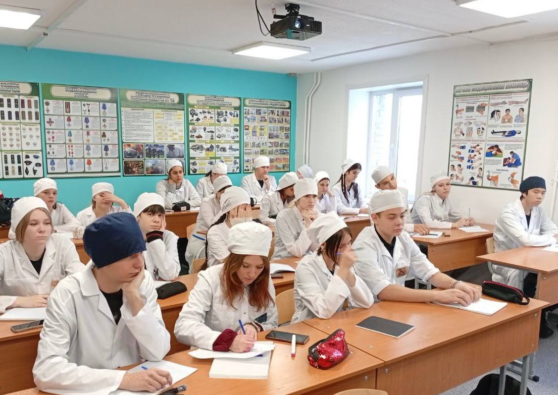 Урок по кибербезопасности провели транспортные полицейские в «Братском Медицинском колледже» Урок по кибербезопасности провели транспортные полицейские в «Братском Медицинском колледже»