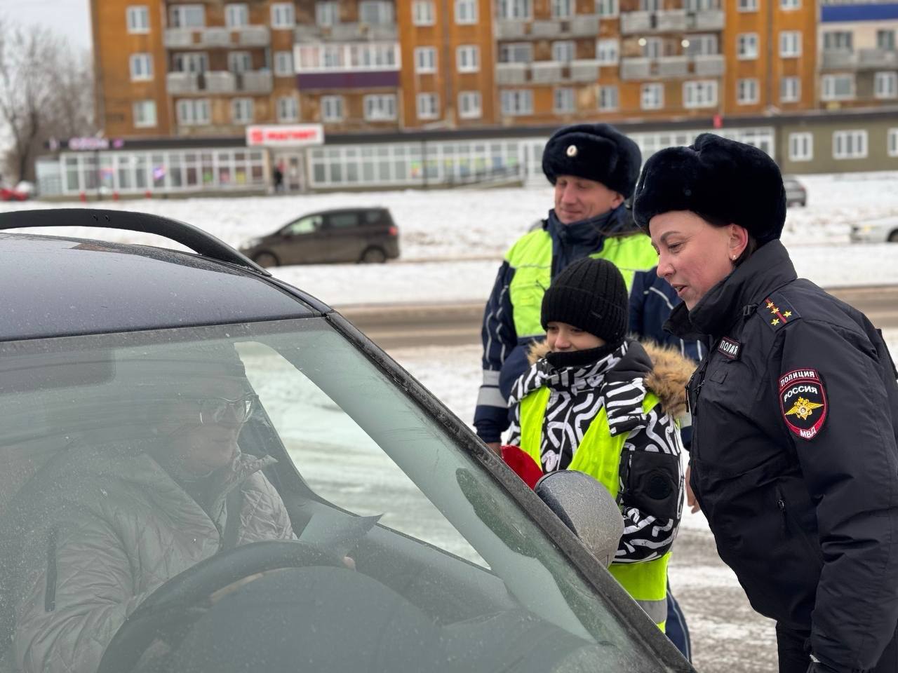 В Усолье-Сибирском Госавтоинспекция и ЮИД провели акцию в память о жертвах ДТП В Усолье-Сибирском Госавтоинспекция и ЮИД провели акцию в память о жертвах ДТП