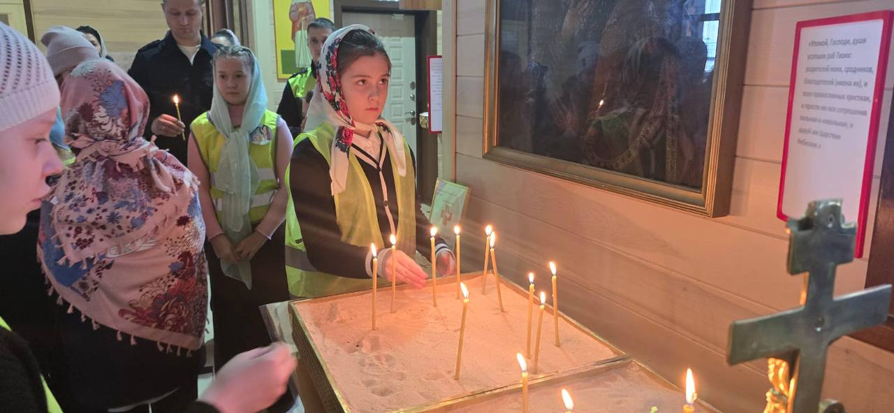 В Тулуне сотрудники Госавтоинспекции почтили память погибших в ДТП В Тулуне сотрудники Госавтоинспекции почтили память погибших в ДТП