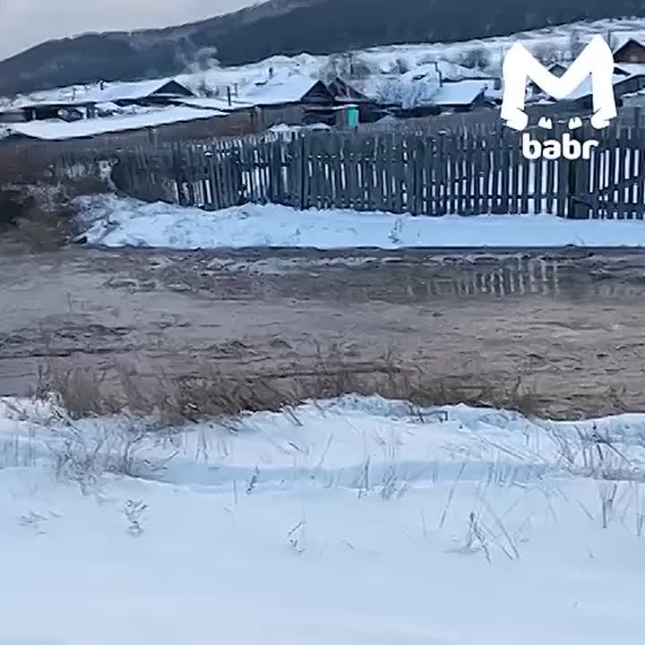 Временную дамбу прорвало в бурятском селе