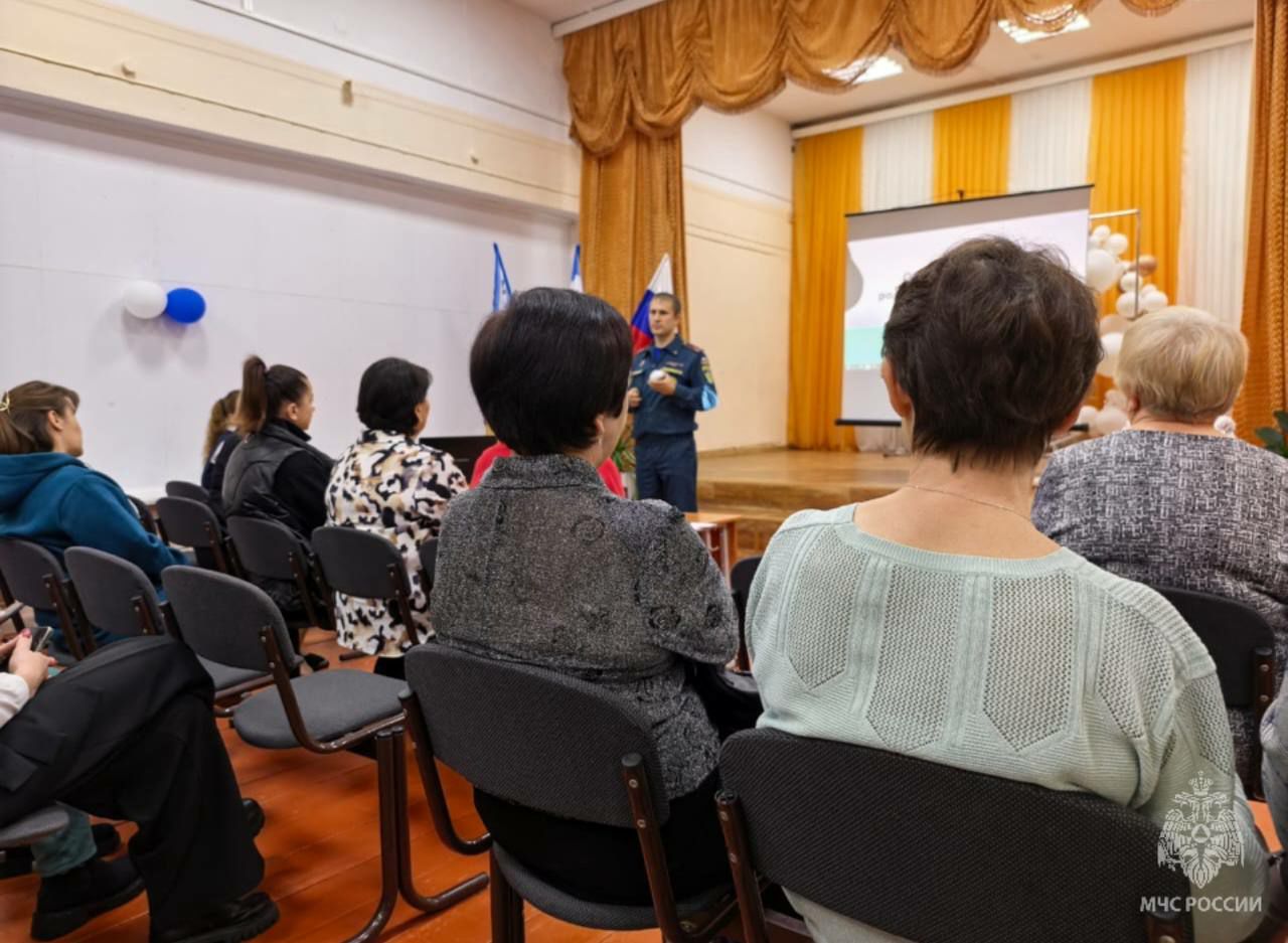 Сотрудники МЧС России провели очередной противопожарный рейд Сотрудники МЧС России провели очередной противопожарный рейд