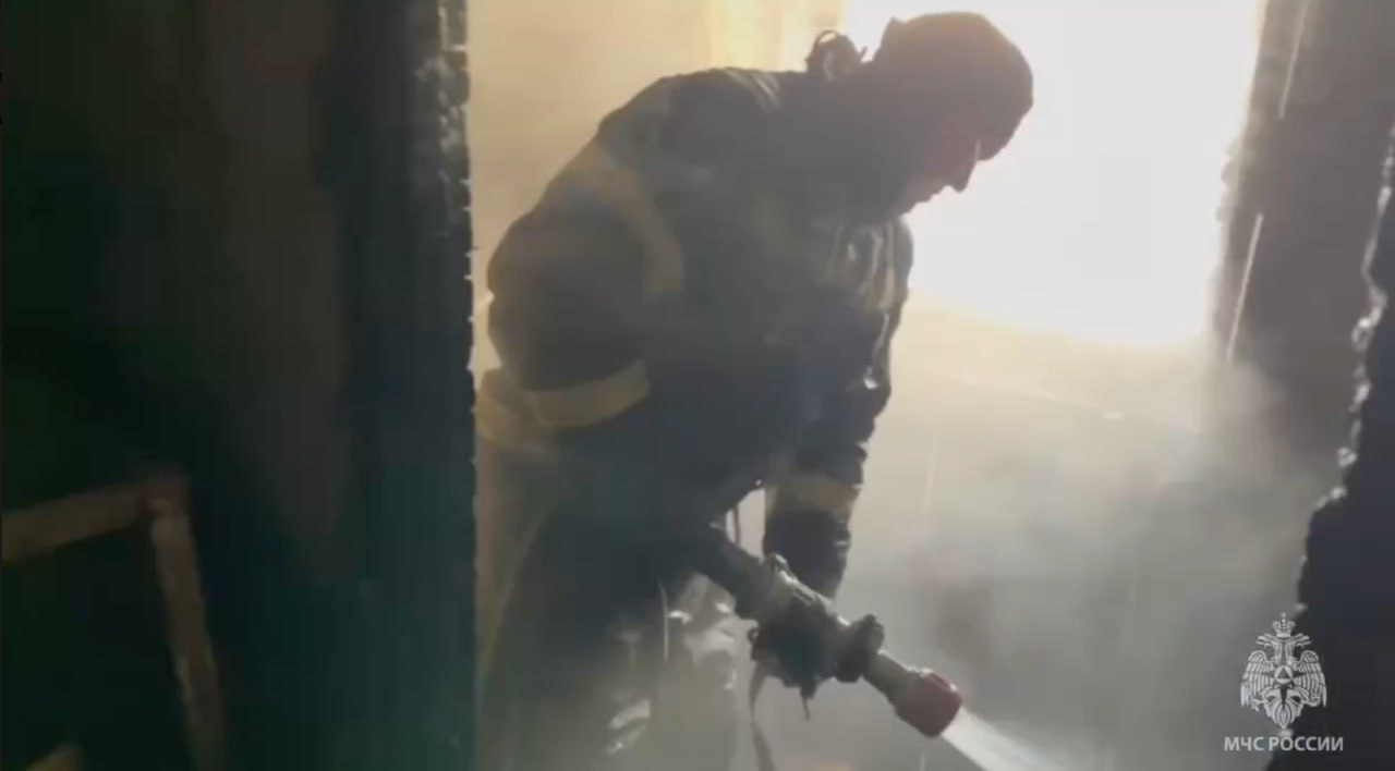 Семерых человек спасли на пожаре в Иркутске