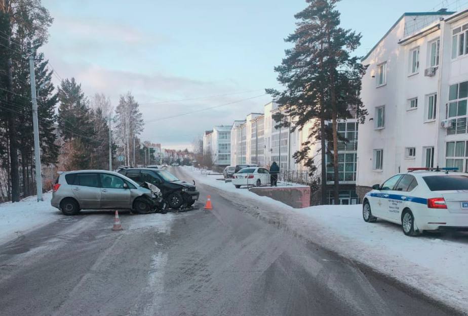В Иркутской области за неделю произошло 42 ДТП: 1 человек погиб, 53 получили травмы