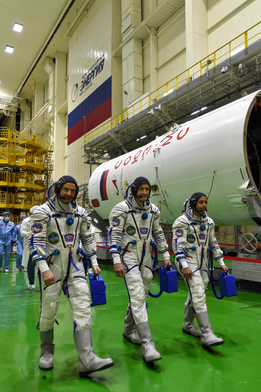 Всего десять дней осталось до старта корабля «Союз МС-28»! 27 ноября иркутянин Сергей Микаев отправится в своей первый полет на околоземную орбиту Всего десять дней осталось до старта корабля «Союз МС-28»! 27 ноября иркутянин Сергей Микаев отправится в своей первый полет на околоземную орбиту