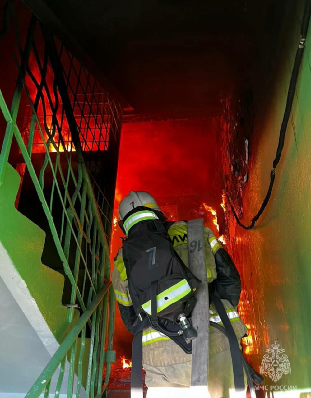 Семь человек спасли огнеборцы МЧС России на пожаре в Иркутске
