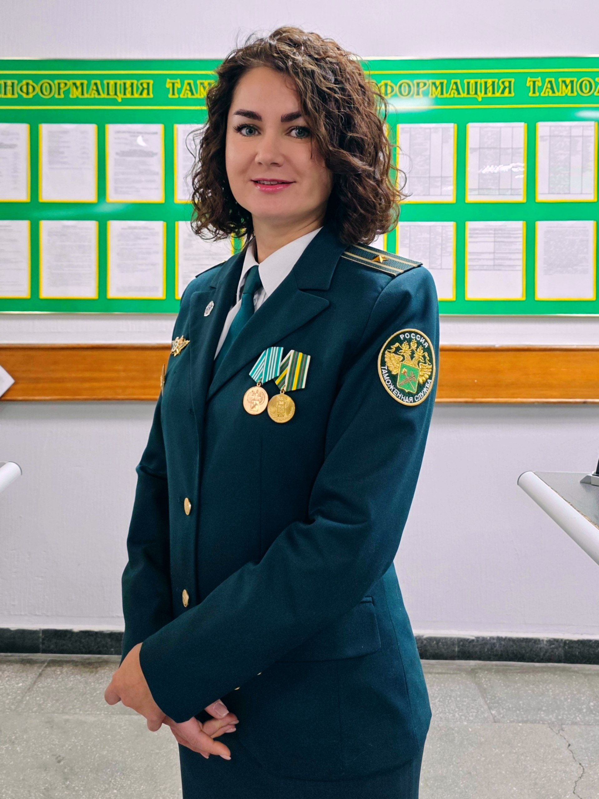 Начальник отдела таможенного оформления и таможенного контроля таможенного поста Аэропорт «Иркутск» Иркутской таможни, майор таможенной службы Екатерина Кулакова - новая участница фотоконкурса «Краса Иркутской таможни -...
