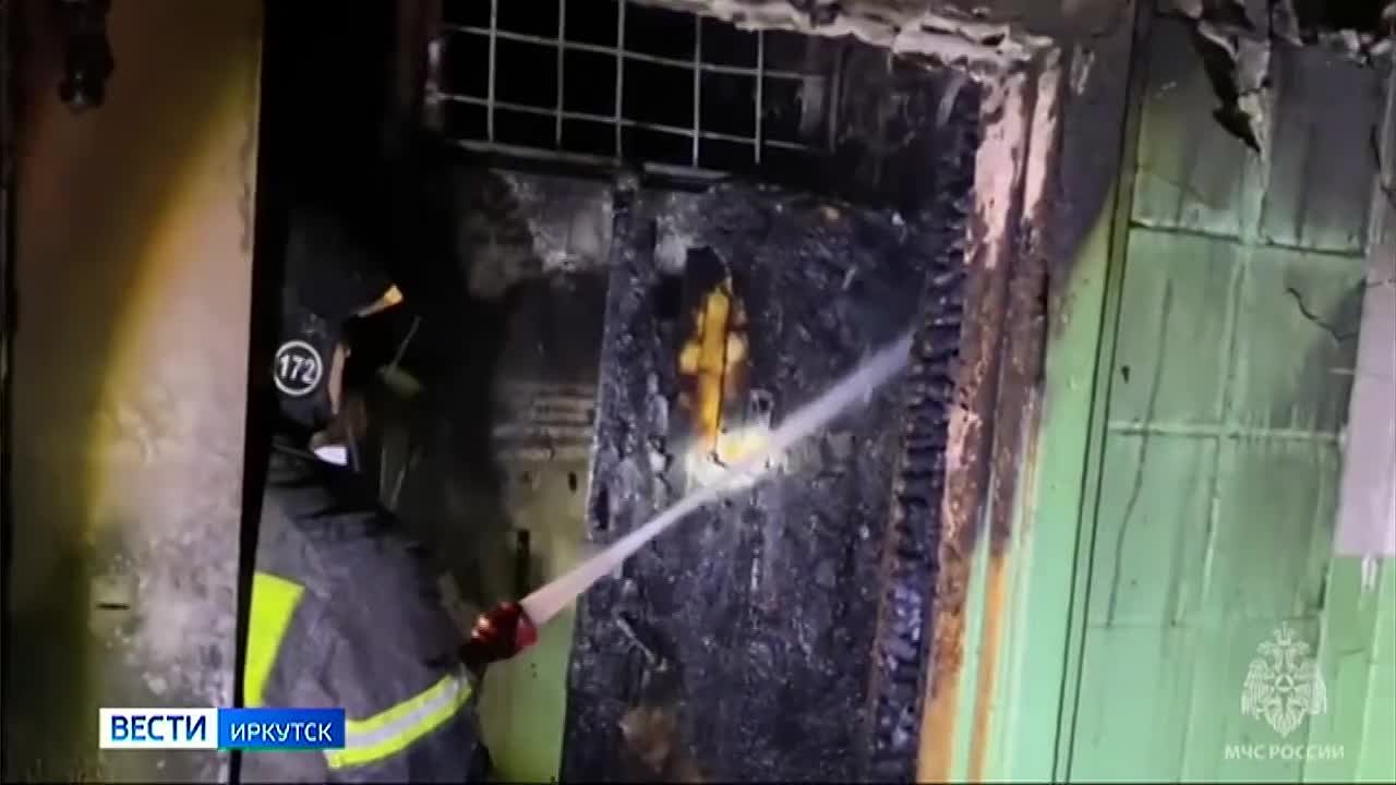 Семь человек спасли сотрудники МЧС России на пожаре в Иркутске