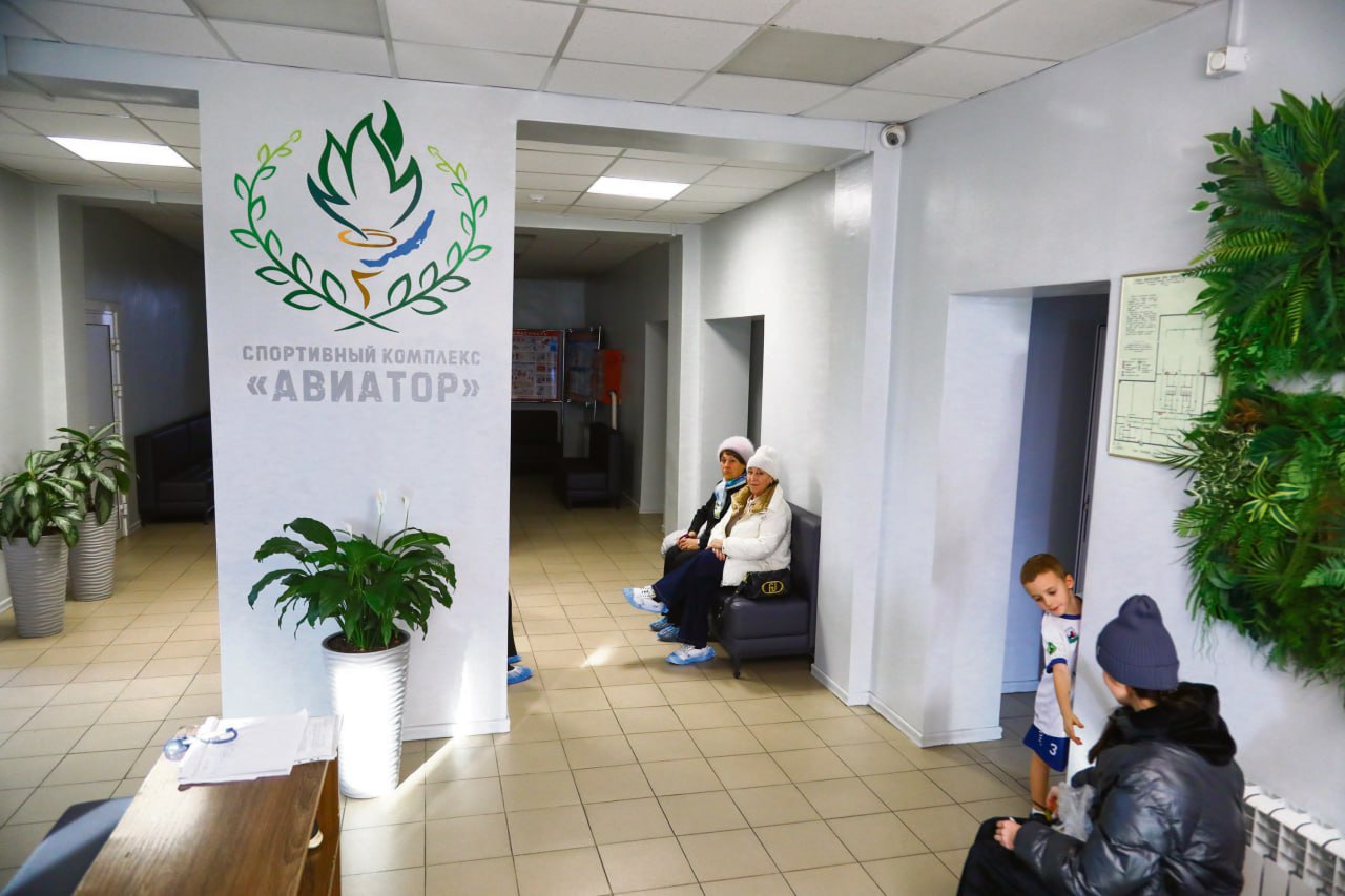 К ремонту спорткомплекса «Авиатор» на Ширямова строители приступили в мае этого года К ремонту спорткомплекса «Авиатор» на Ширямова строители приступили в мае этого года