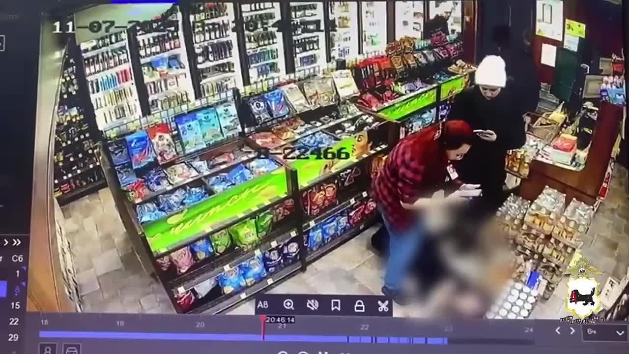Разыскивали и нашли: в Иркутске задержали девушку, напавшую на продавца