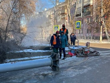 Сергей Петров: Сегодня в 03.30 произошла коммунальная авария на теплосетях по улице Энгельса в 210 квартале, напротив дома 22. Для ее устранения на место сразу выехали специалисты УТС ТЭЦ-9, сейчас ведутся...