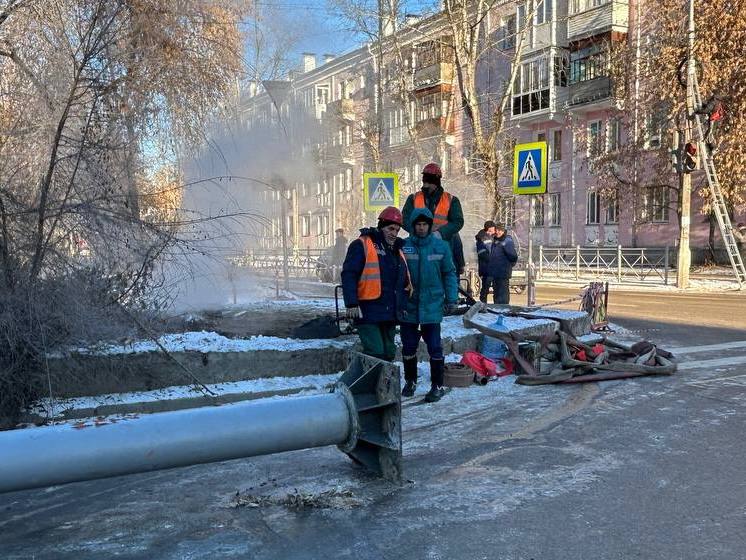 Сергей Петров: Сегодня в 03.30 произошла коммунальная авария на теплосетях по улице Энгельса в 210 квартале, напротив дома 22. Для ее устранения на место сразу выехали специалисты УТС ТЭЦ-9, сейчас ведутся...